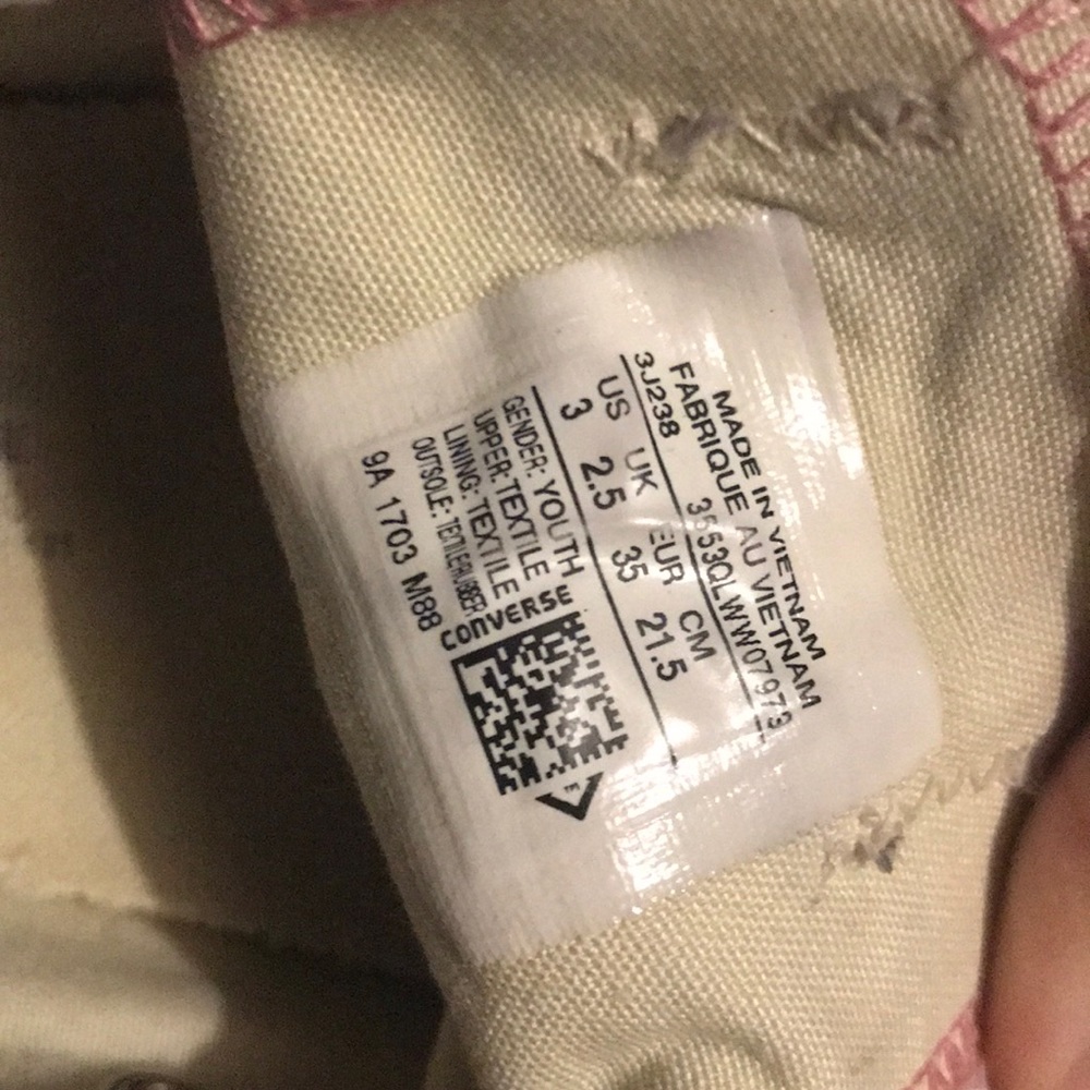 Converse - Picture 3 of 5